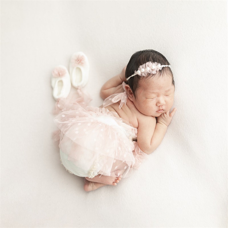 Newborn Photography Prop Swan  - огляд і ціна Baby Nursery Set